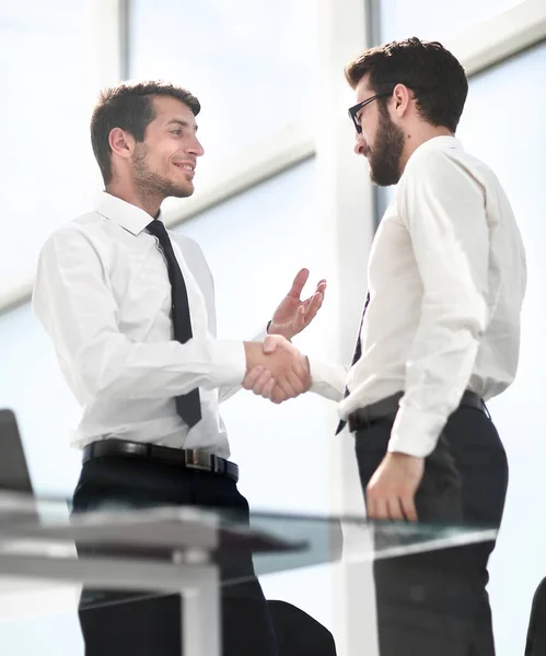 Friendly handshake of business colleagues — Stock Photo, Image