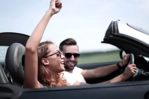 Close up. a young woman with her boyfriend in a convertible car — стоковое фото
