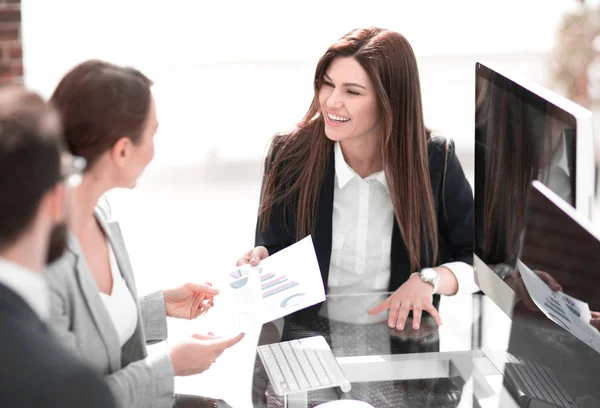 Business team discussing working papers. — Stock Photo, Image