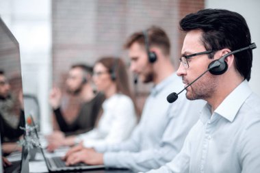 arka plan meslektaşlarının teknik destek uzmanı