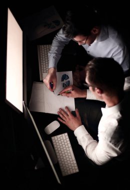 üstten görünüm .employees mali veri denetleniyor