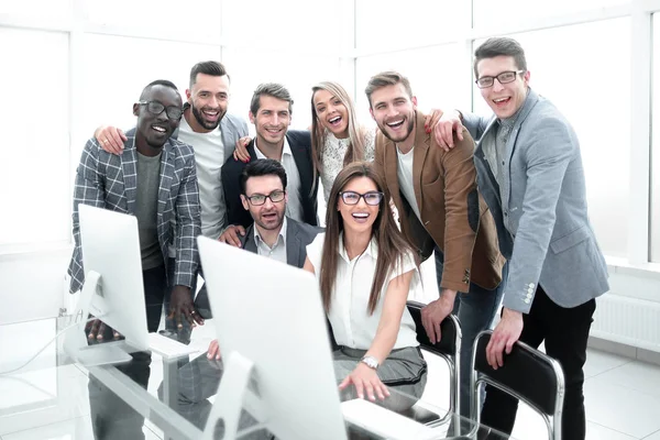 Portret van een moderne zakelijke team op de werkplek — Stockfoto