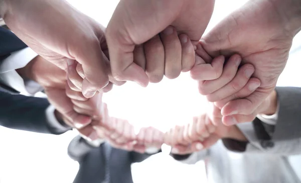 Grupo de personas se unió a sus manos — Foto de Stock