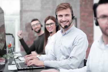 Teknik destek uzmanları işyerinde