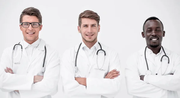 Trzech udanych lekarzy terapeutów stojących razem — Zdjęcie stockowe