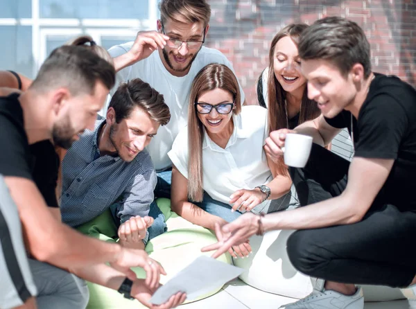 Close Brainstorm Equipo Negocios Una Oficina Moderna Concepto Trabajo Equipo — Foto de Stock