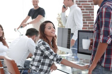 Genç tasarımcılar yeni fikirler tartışıyor