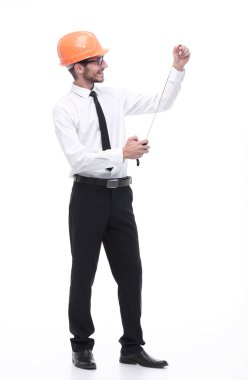 tam büyüme. sarı şerit metre ile genç mimar