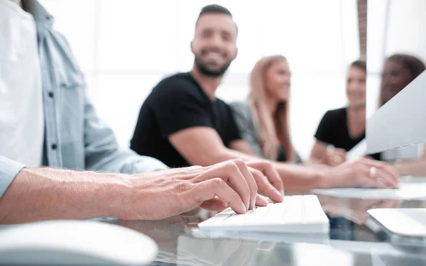 Mensen bedrijfsgroep brainstormen over vergadering — Stockfoto