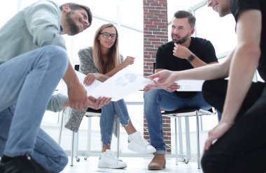 Toplantı müzakereleri sırasında başarılı ortakları