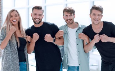 Grup insan birlikte ellerini koymak