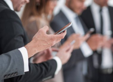 cep telefonu ile erkek el