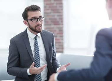 Görüntü genç işadamı meslektaşı ile iletişim