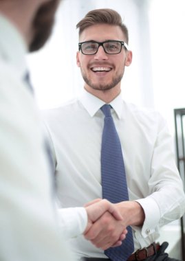 Kapatın. Şirketin çalışanlarının el sıkışmasına hoş geldiniz.