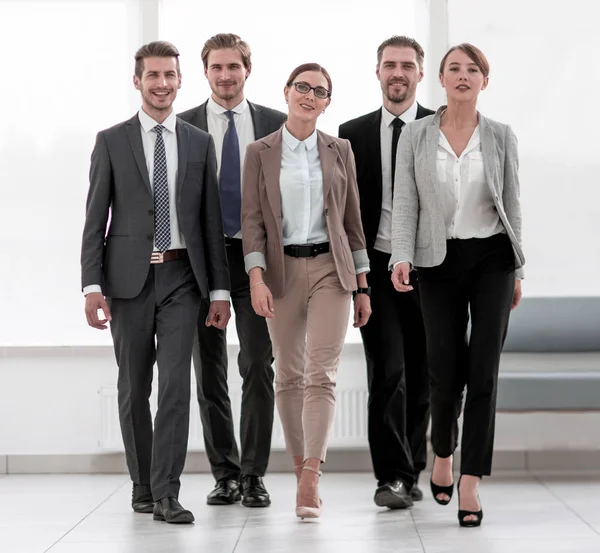 En pleno crecimiento.un grupo de empresarios exitosos. —  Fotos de Stock