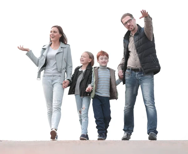 Lycklig familj ut på en promenad. — Stockfoto