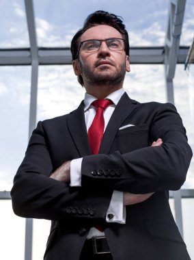 Alttaki bakış. Sorumluluk sahibi iş adamı.