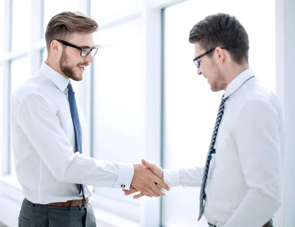 Saludo de bienvenida del personal de la oficina — Foto de Stock