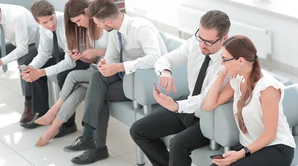 Business team sitting in the lobby of the business cente — Stock Photo, Image