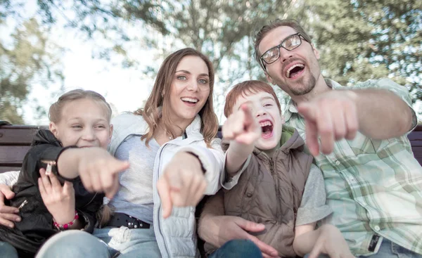 Close up.parents with two kids pointing at you — Stock Photo, Image