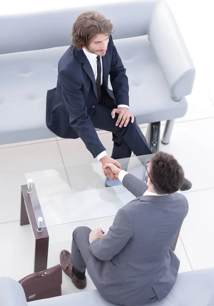 Stretta di mano avvocato e uomo d'affari — Foto Stock