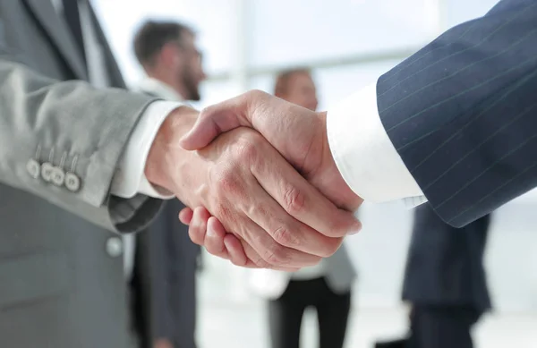 Stretta di mano ravvicinata .reliable dei partner commerciali — Foto Stock