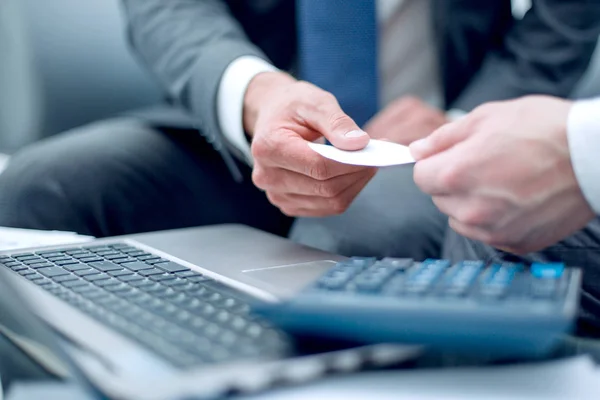 Close up.the businessman gives the business partner a business c — Stock Photo, Image