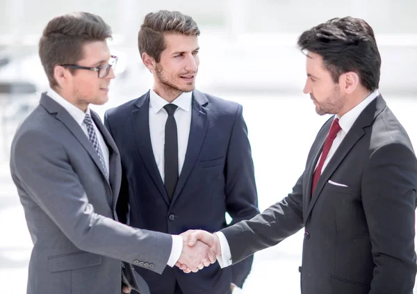 Handshake socios comerciales — Foto de Stock