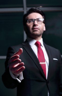 bir el sıkışma için uzanarak up.businessman kapatın