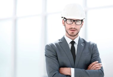 bir gömlek kask inşaat firması mühendisi