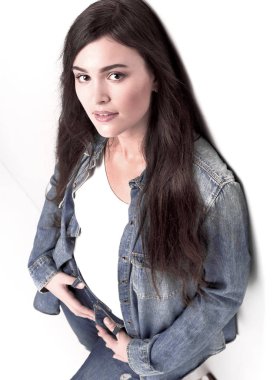 güzel genç bir öğrenci üzerinde beyaz izole