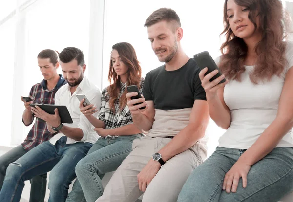 Business team using a mobile device — Stock Photo, Image