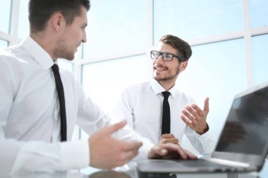 Hesaplama yapma muhasebeci. Finans ve ekonomi kavramı