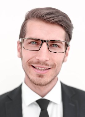 Muzaffer iş ekibi konferans odasında duruyor.