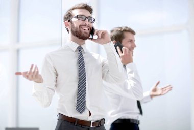 akıllı telefonlar kullanarak iletişim iş ortakları