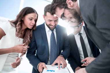 Sözleşmenin koşulları tartışmaya up.business takımı Kapat