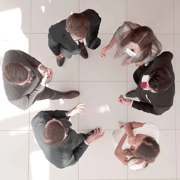 Bovenaanzicht. het business team brainstormt — Stockfoto