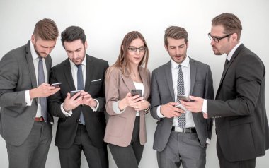 Grup iş insanların Sms okuma