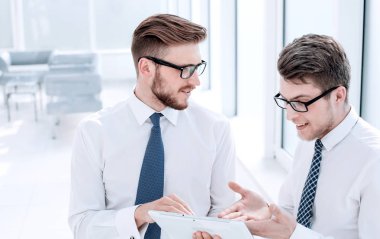 Yeni bilgi tartışırken up.employees kapatın