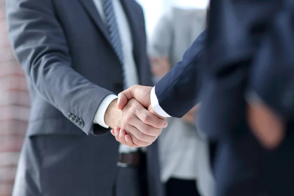 Zbliżenie uścisku dłoni partnerów biznesowych — Zdjęcie stockowe