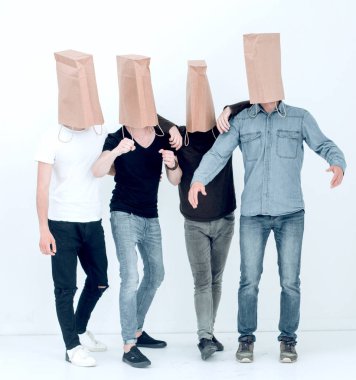 kağıt poşet başlarına ile gençlerin Grup