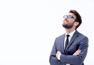 Düşünceli yakışıklı adam başını kaldırdı.