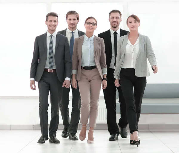 En pleine croissance.un groupe de gens d'affaires prospères. — Photo