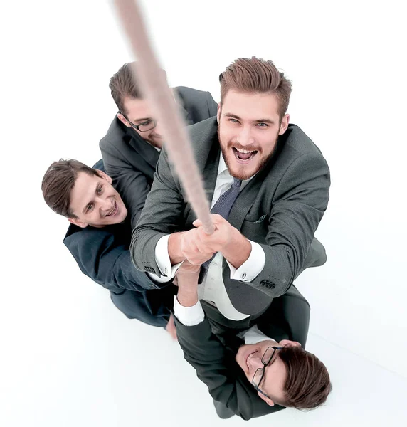 Equipe de negócios ajudando o diretor a subir a corda . — Fotografia de Stock