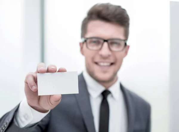 Sluit up.successful zakenman tonen zijn visitekaartje — Stockfoto