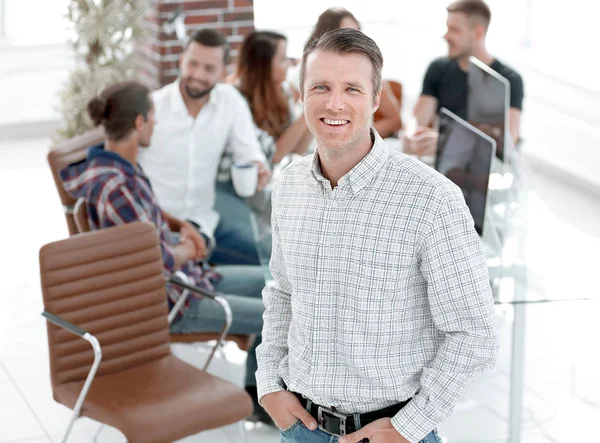 Porträt eines erfolgreichen Managers im Büro — Stockfoto