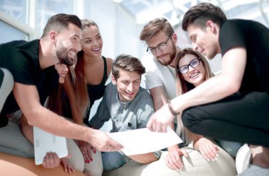 yeni projenin mali plan tartışmaya genç iş takım