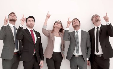 Grup iş adamları onların parmak göstermek yukarıya.