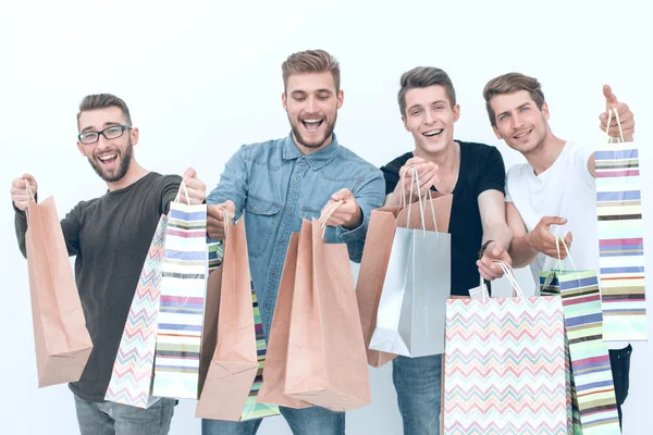 Glada män från butiker med färgade väskor, stod full. — Stockfoto