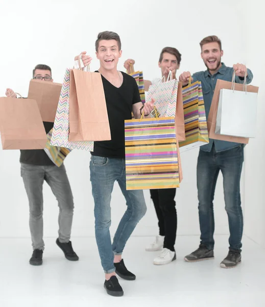 Nahaufnahme. Junge Leute mit Einkaufstüten — Stockfoto